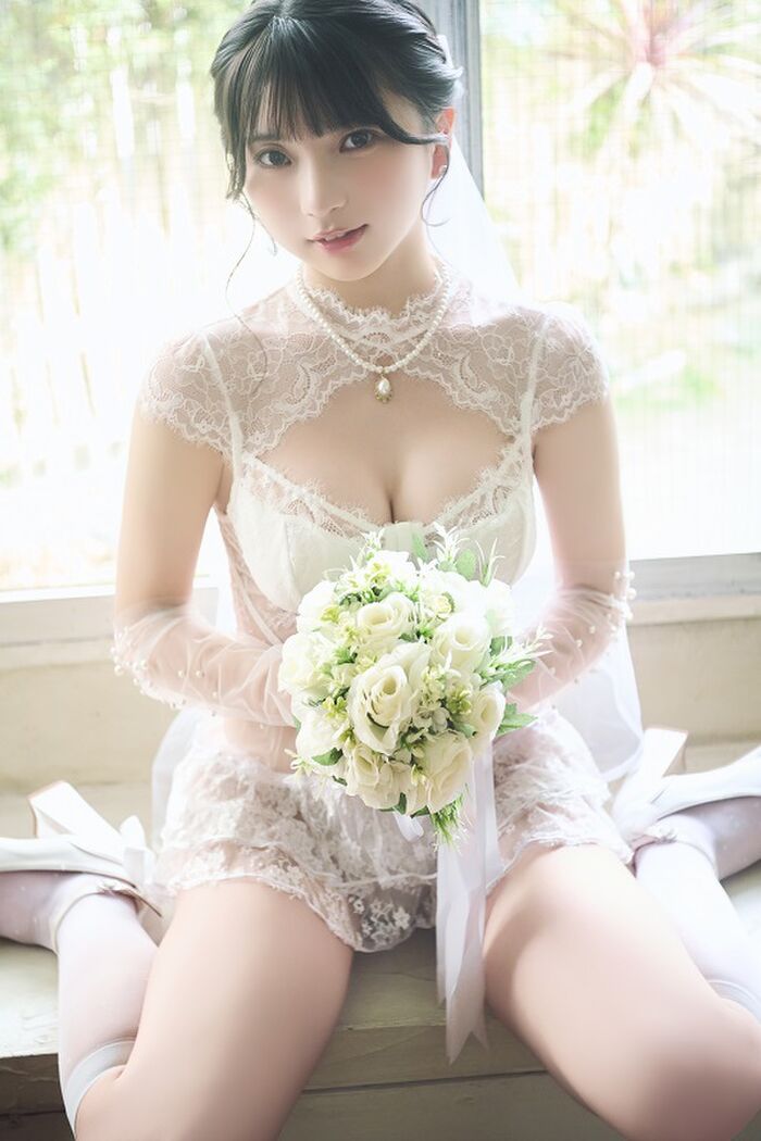 [Image] She is 148cm tall and has big breasts that are dangerous lol Hinano Himeno boldly exposes her round bust in lingerie pictorial!! 61th image