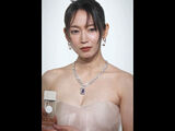 Riho Yoshioka The dress is gorgeous and attracts attention to her breasts