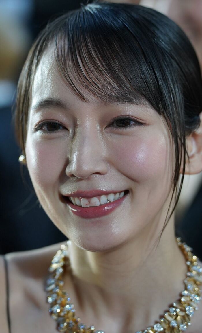[Image] Riho Yoshioka with her décolleté fully open is beautiful... 2th image