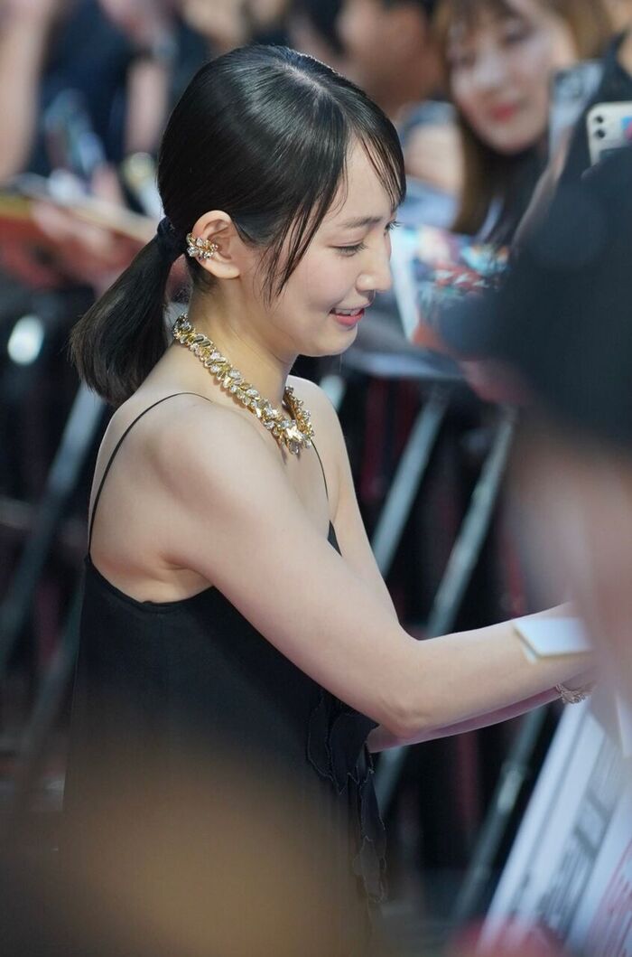 [Image] Riho Yoshioka with her décolleté fully open is beautiful... 4th image