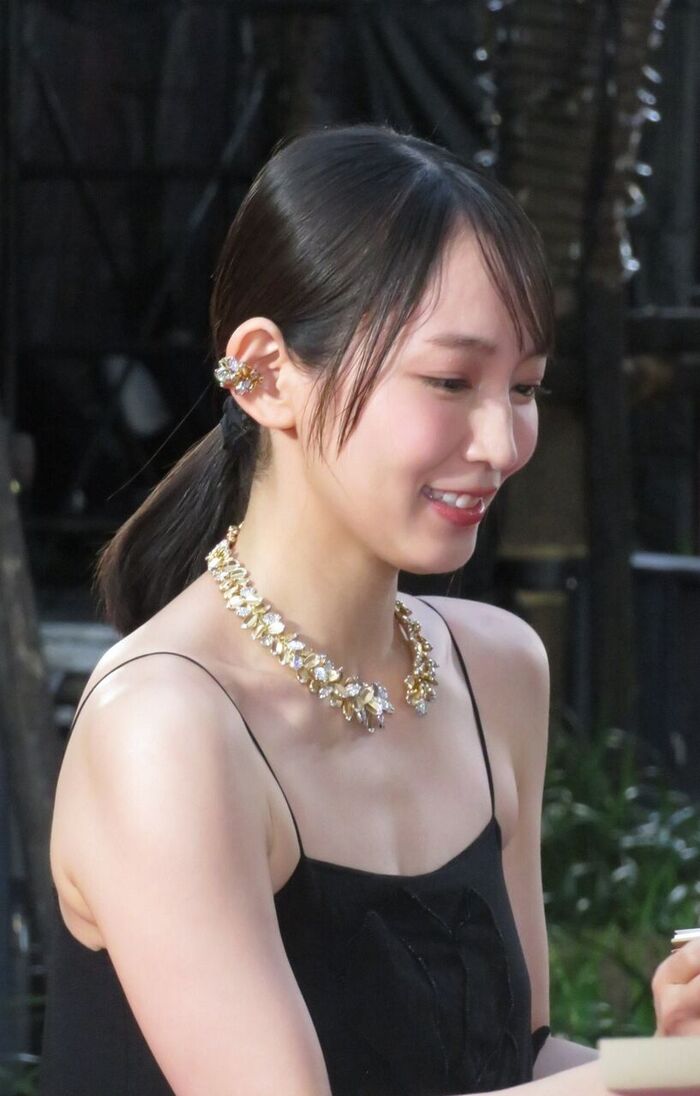 [Image] Riho Yoshioka with her décolleté fully open is beautiful... 6th image