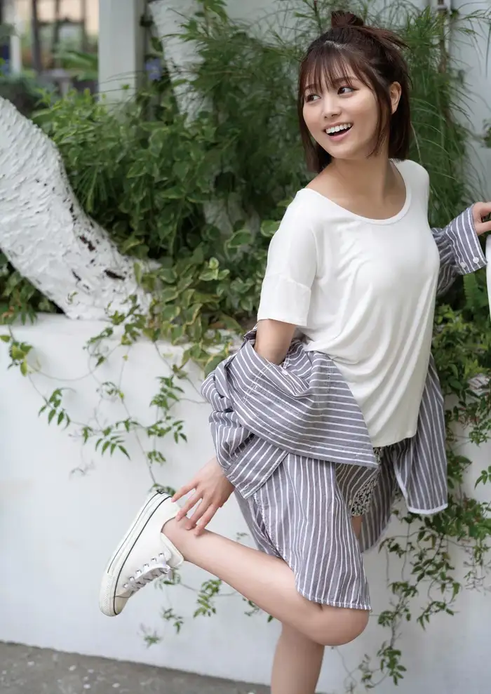 [Ruka Kitano 5] A gravure image that generously shows off a beautiful body with a bold cut that is not a single thread (5) 5th image