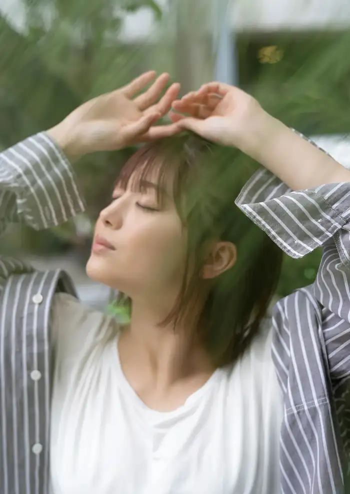 [Ruka Kitano 5] A gravure image that generously shows off a beautiful body with a bold cut that is not a single thread (5) 6th image