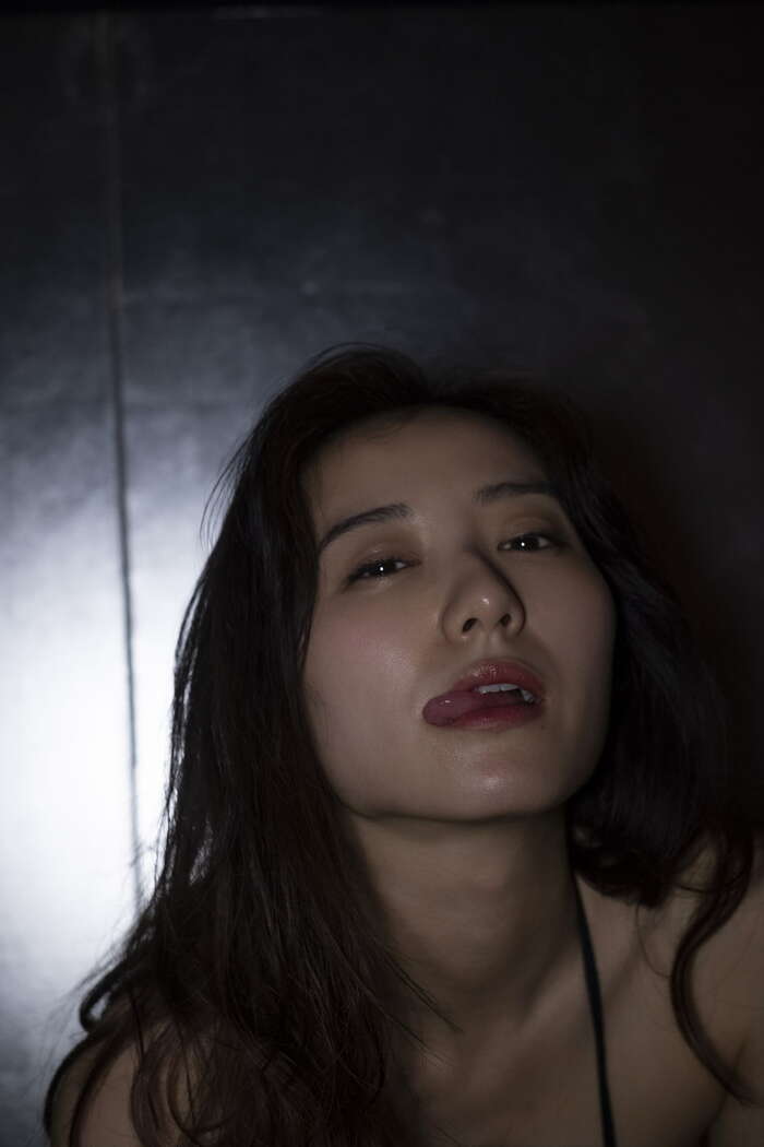 [Image] Talented actress goes braless on FRIDAY and boldly exposes her breasts wwwwww Riho Takada, sexy cut from the latest photo book!! 15th image