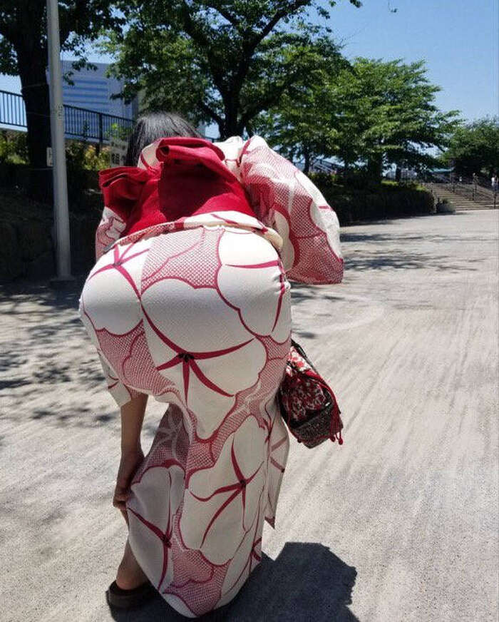 Erotic image looking at the yukata buttocks 32th image