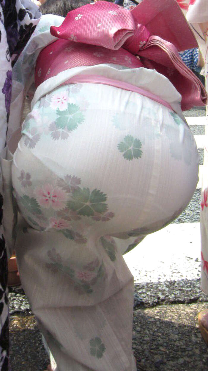 Erotic image looking at the yukata buttocks 7th image