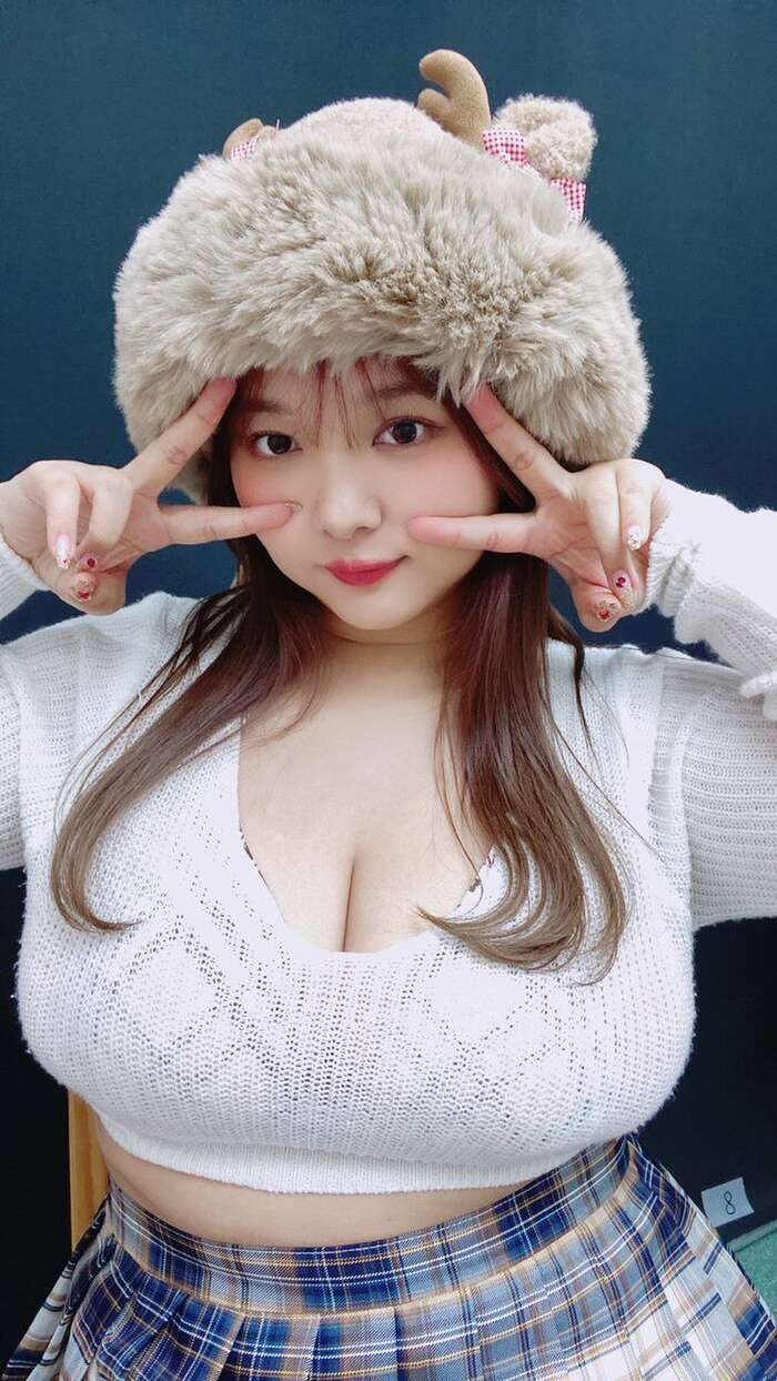 A colossal breasted gravure idol (super cute) comes to the pachinko parlor! 5th image