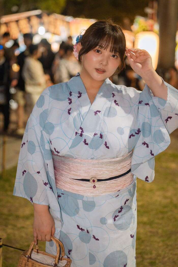 A colossal breasted gravure idol (super cute) comes to the pachinko parlor! 9th image