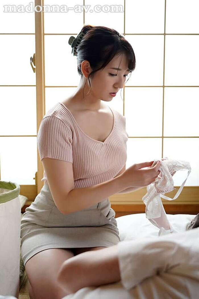 【小花のん】妖艶で肉感的な美巨乳美女の官能的な中出しセックス 11th image