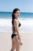 [Image] Active Mo Musume. The gravure queen of wwwwww Mari Makino, who will release her 11th swimsuit photo book, immediately shows off her pre-buttocks in a bikini!!