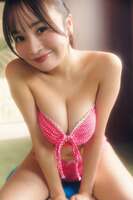 【画像】アイドル界屈指の童顔巨乳(Hカップ)、エッチなおっぱいすぎるwwwww大嶋みく、水着グラビアでド迫力バストを大胆露出！！！