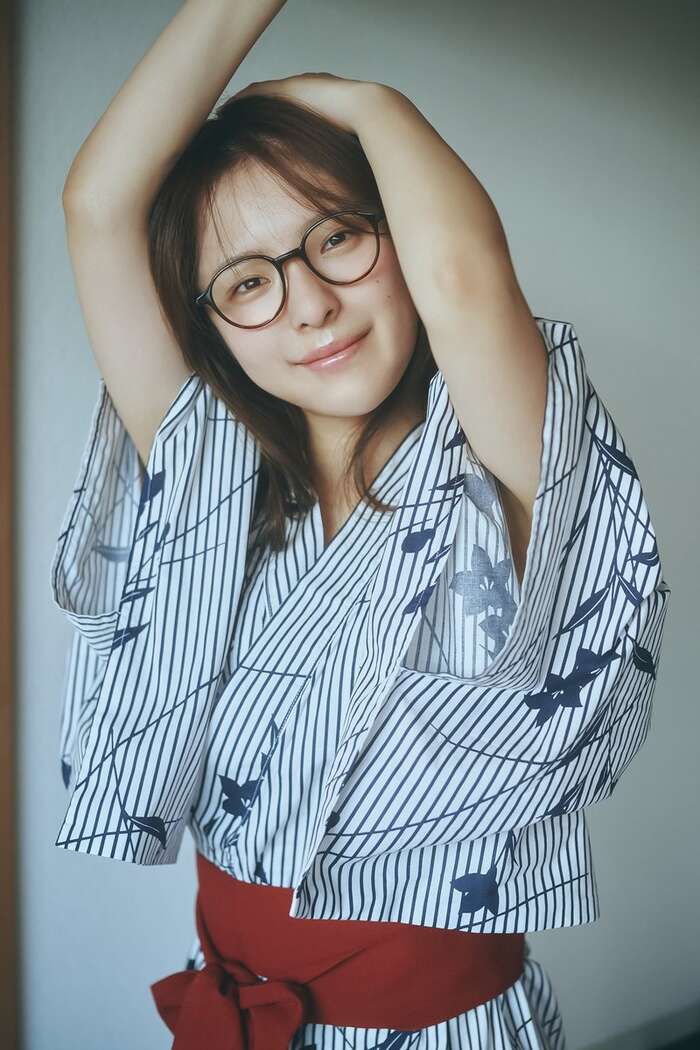 [Image] NGT48's center, showing a new frontier with T-back underwear wwwww Nanami Otsuka, the cover and first lingerie cut from the 1st photo book have been released!! 12th image
