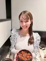 [7 images] Shizuoka Asahi TV announcer Sara Sasaki posts a selfie of her clothed big breasts, making breast lovers buzz