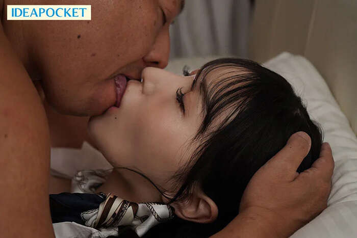Lips exchanged and overlapped hearts... 100 kissing images 33th image