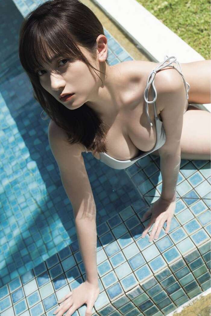 【画像】最初で最後の金髪！！桃月なしこ、血管おっぱいグラビアがエッチすぎるwwwwwwランジェリー姿のオフショットにファン大興奮！！！ 12th image