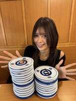 22歳グラドル、回転寿司で“爆食” 完食した枚数にネット衝撃「どうやってその体型維持してるん？」