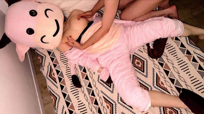 A person in a stuffed animal who works at Yo○○ri Land is followed and raped 5th image
