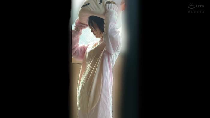A person in a stuffed animal who works at Yo○○ri Land is followed and raped 9th image