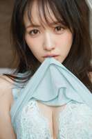 Chiho Ishida, who has always been at the forefront of the group as a first-generation member of STU48, will lift the ban on wearing a T-shirt in a photo book commemorating her graduation lol