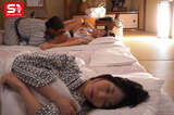 Nanami Kodama gets squid by her father-in-law right next to her mother... A family hot spring trip of discomfort and pleasure.