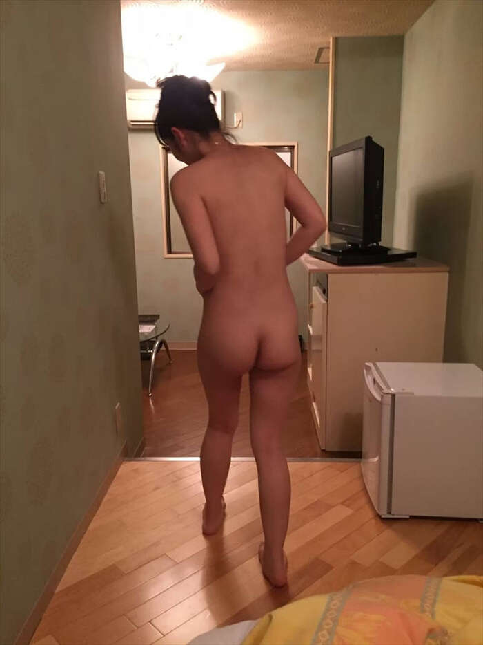 Nude erotic images in a love hotel 14th image