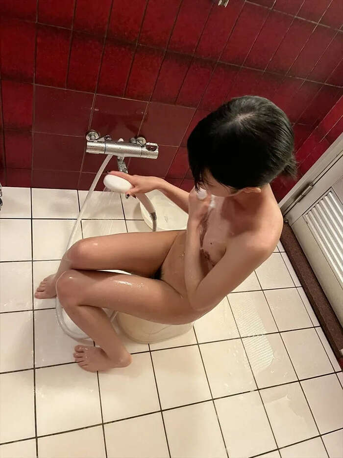 Nude erotic images in a love hotel 17th image