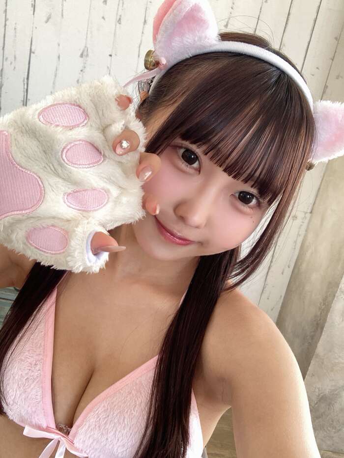 Fresh gravure Enu with a cute × round face × short stature, tries her first imeibi, but she's worried about the ultra-thin makeup than usual. 17th image
