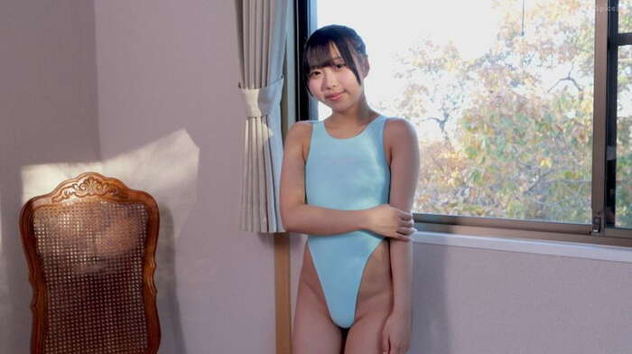 Fresh gravure Enu with a cute × round face × short stature, tries her first imeibi, but she's worried about the ultra-thin makeup than usual. 20th image