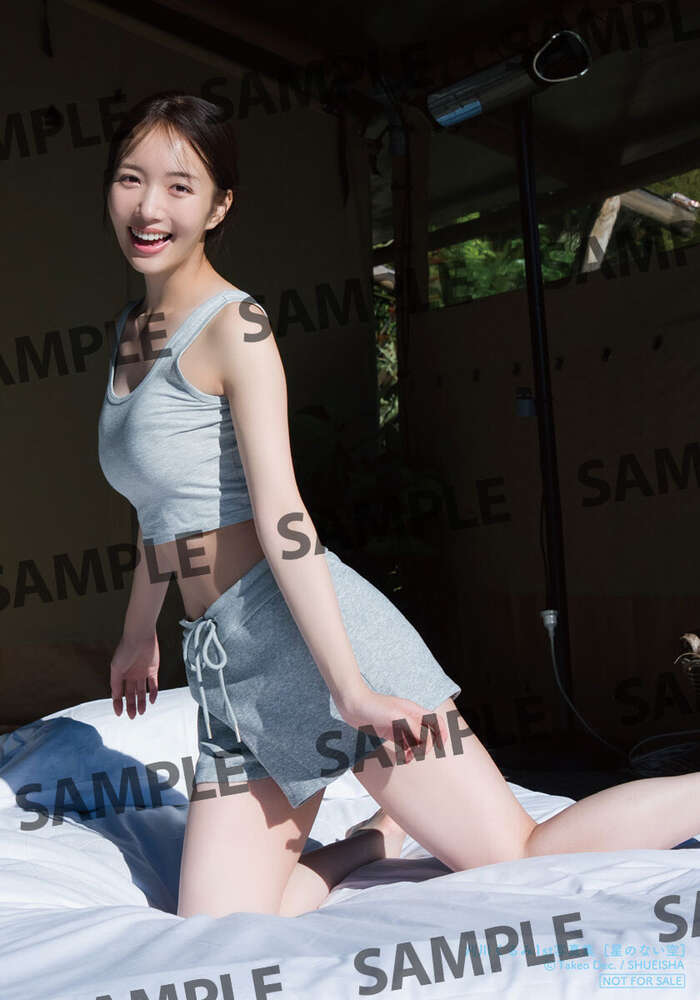 【画像】刈川くるみアナ、グラビアで胸チラ＆美脚を大胆披露するwwwwww1st写真集の極上アザーカットがヤンジャンに掲載！！！ 20th image