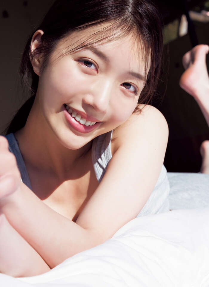 【画像】刈川くるみアナ、グラビアで胸チラ＆美脚を大胆披露するwwwwww1st写真集の極上アザーカットがヤンジャンに掲載！！！ 30th image