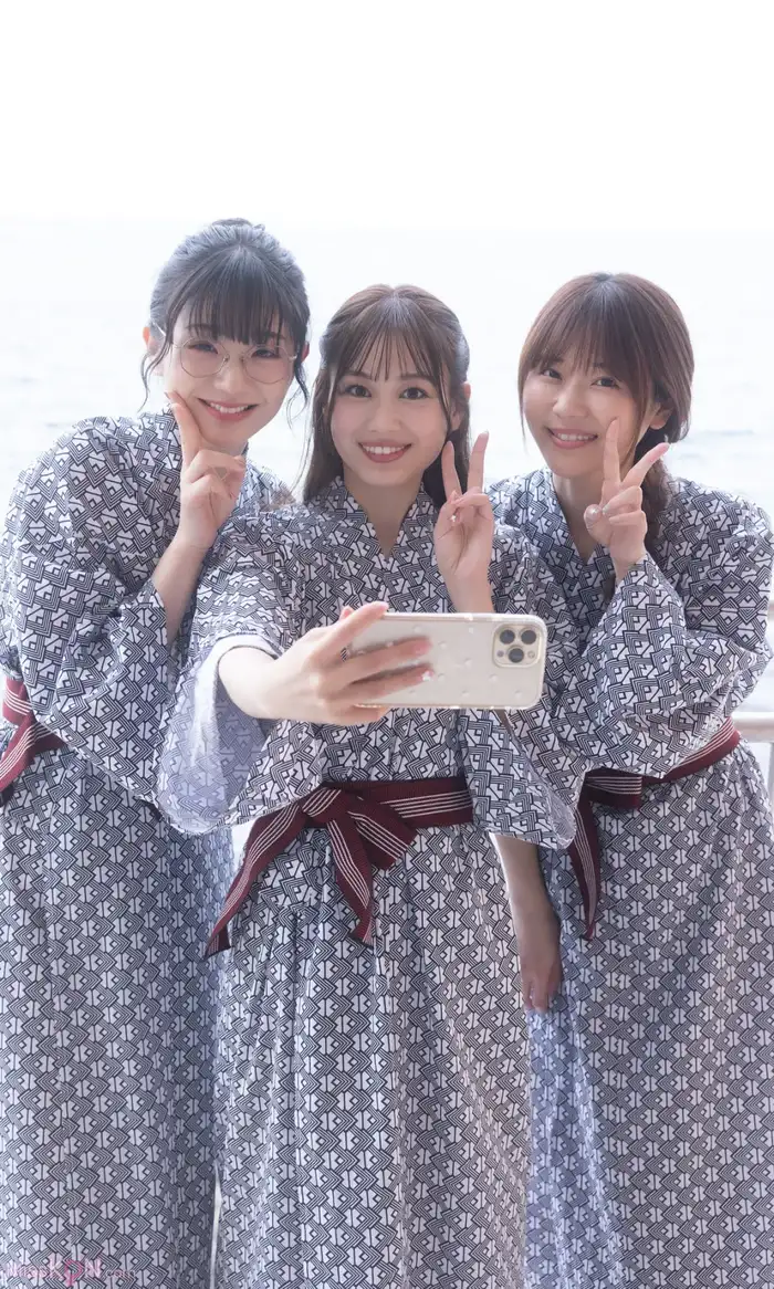 Kasumi Hasegawa (長谷川かすみ) & Yui Ito (伊藤優衣) & Yuki Mizuhara (水原ゆき):【デジタル限定】『俺達のあざす。』写真集「会社の同僚3人と社員研修で温泉旅館に来た結果」 (週プレ PHOTO BOOK) (82 photos) 30th image