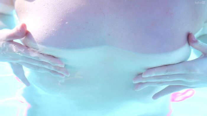 Honoka Ashizawa, a fair-skinned beauty with a soft body, urinates on her first imebi shoot lol 11th image
