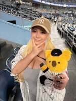 Colossal breasted beauty, if you go to watch the Lotte game in an erotic outfit, you will be beaten