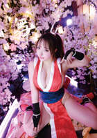 Colossal breasts learn the mystery of "folding with taping" so that the nipples do not come out of the micro bikini
