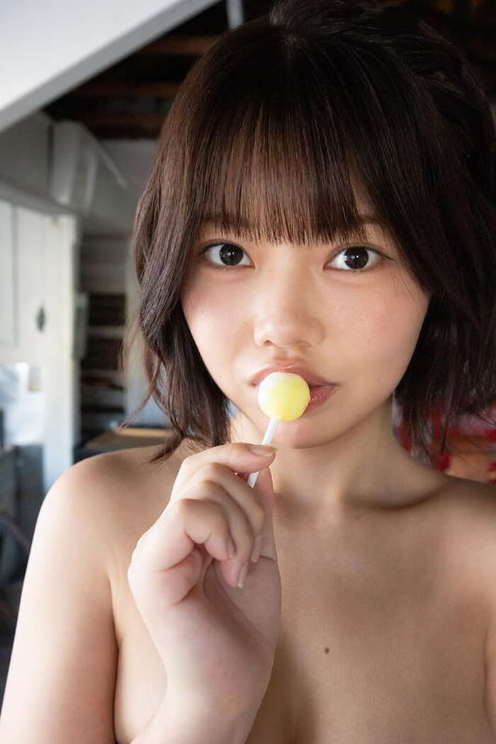 Nana Saejima, a G-cup gravure idol and active nurse who has been allowed to do full nude, has her lotion-covered body captured in ultra-close-up lol 17th image