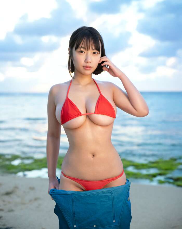 Hinako Higashimine (22), with H-cup breasts and a curvy body, makes her AV debut with a sturdy butt trained by horseback riding, tightening her www 4th image