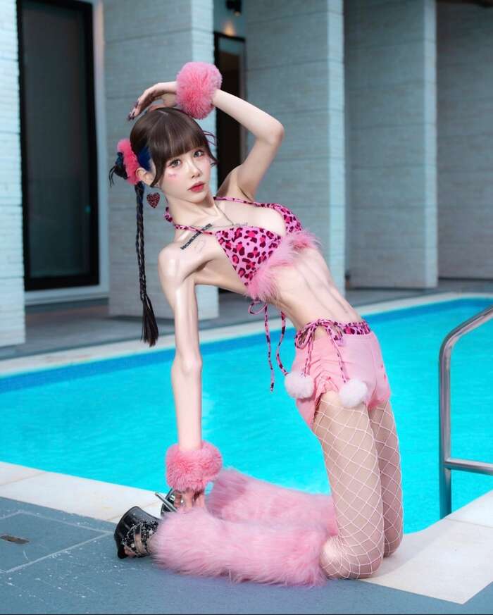 Yurinya, an influencer who is 162cm tall and weighs 38kg, stirs up Manjaro fans lol 13th image