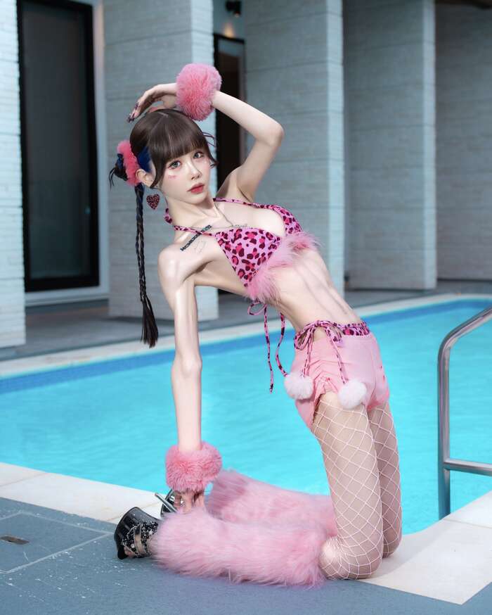 Yurinya, an influencer who is 162cm tall and weighs 38kg, stirs up Manjaro fans lol 4th image