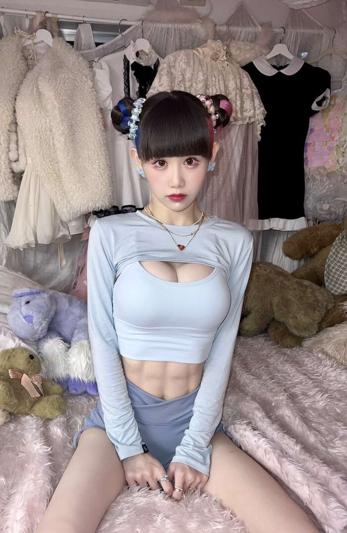 Yurinya, an influencer who is 162cm tall and weighs 38kg, stirs up Manjaro fans lol 9th image