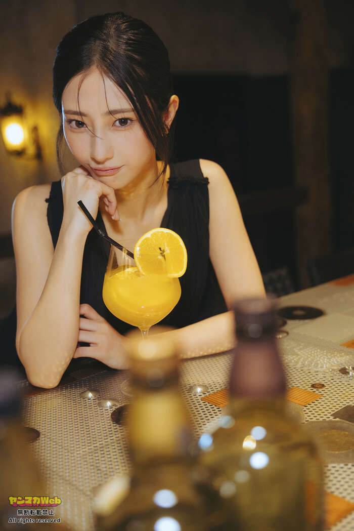 Haruha Onishi, winner of the Miss Magazine 2024 Jury Special Award, shows off a mature gravure style she's never seen before, lol. 15th image