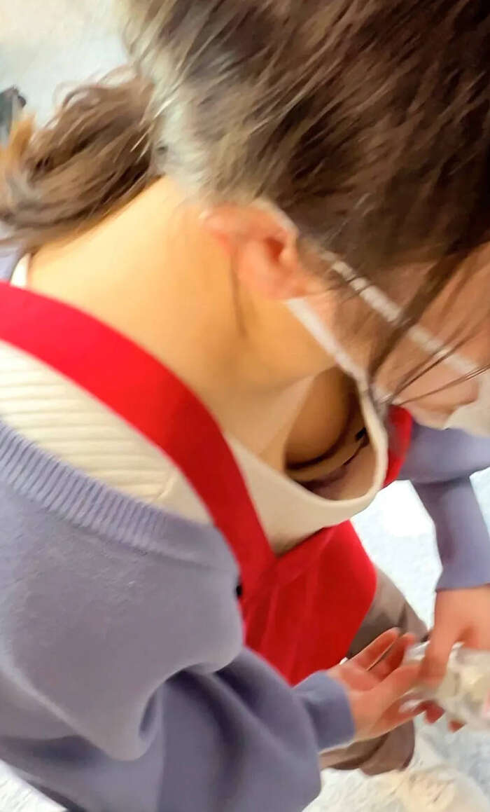Erotic images triggered by the cleavage sensor 34th image