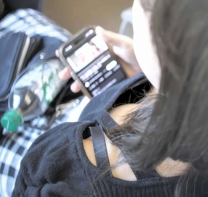 Erotic images triggered by the cleavage sensor 37th image