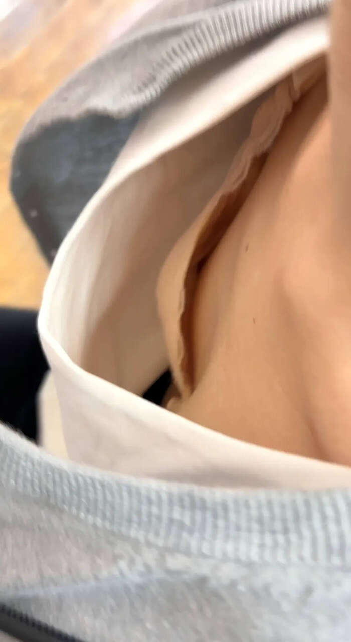 Erotic images triggered by the cleavage sensor 40th image