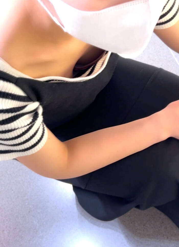 Erotic images triggered by the cleavage sensor 44th image
