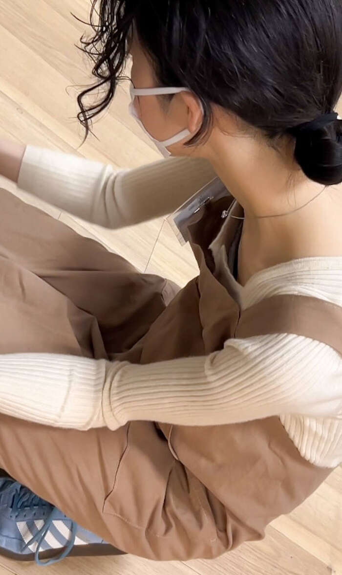 Erotic images triggered by the cleavage sensor 46th image