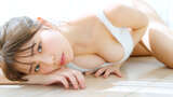 [Hina Kikuchi, 35] Gravure images showing the overwhelmingly firm, attractive breasts and sexy waist, butt, and deep at 21 years old