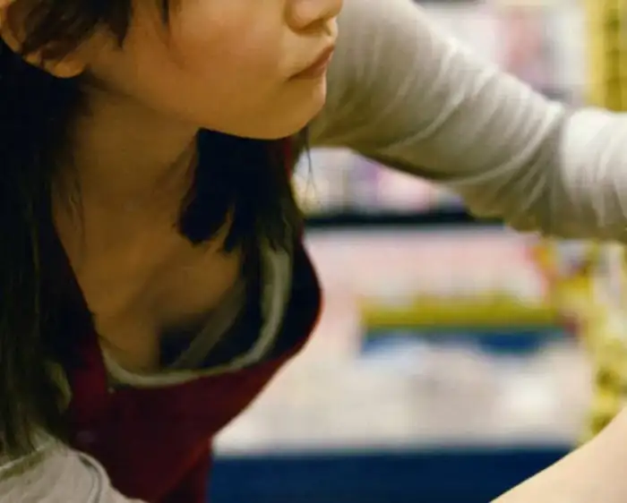 142 Secretly Filmed Erotic Images of Store Clerks' Chests: Hidden Photos of Shoe Store and Shop Clerks' Nipples Visible, Collected 13th image