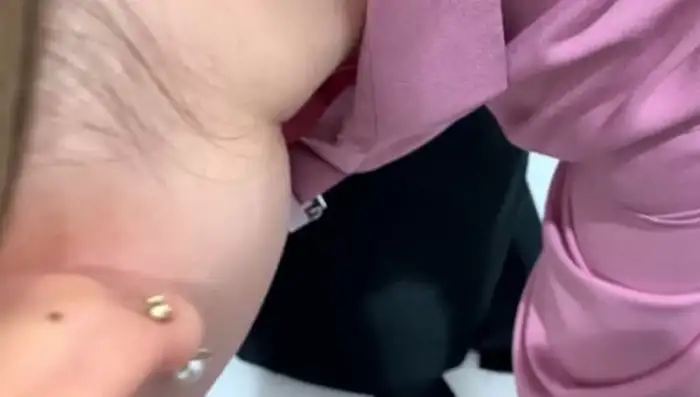 142 Secretly Filmed Erotic Images of Store Clerks' Chests: Hidden Photos of Shoe Store and Shop Clerks' Nipples Visible, Collected 69th image