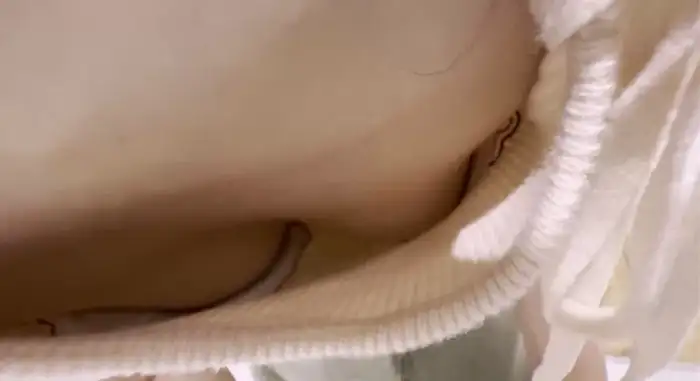 142 Secretly Filmed Erotic Images of Store Clerks' Chests: Hidden Photos of Shoe Store and Shop Clerks' Nipples Visible, Collected 93th image