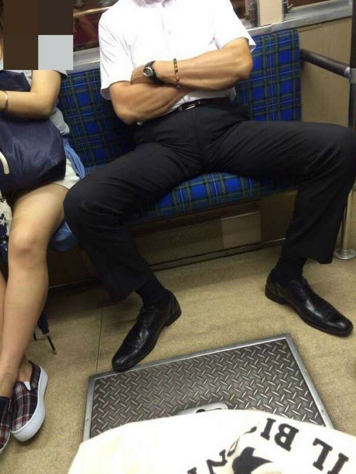 Girl: 'There was a creepy old man on the train.' 3th image